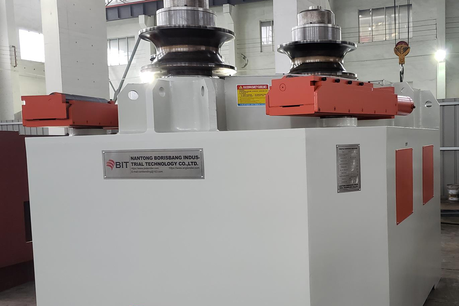 型材弯曲机与钢筋滚丝机的工艺与应用